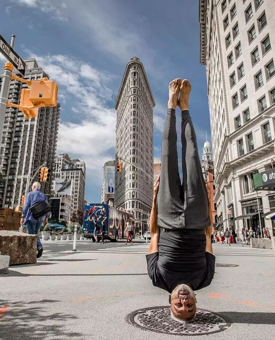 倒立只用头,78岁瑜伽大师精彩人生!