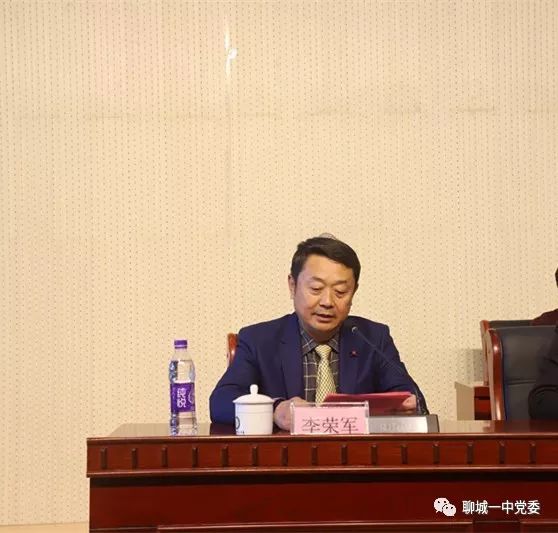 李荣军校长致开幕词庄严又温馨的校长论坛孔德利副校长在校长论坛上