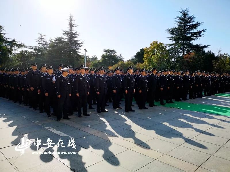 10月25日,古城庐州飘起了淅淅沥沥的雨丝,本该秋高气爽的十月蒙上一