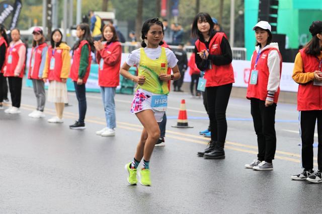 2018重庆国际女子半程马拉松 最美跑者瞬间