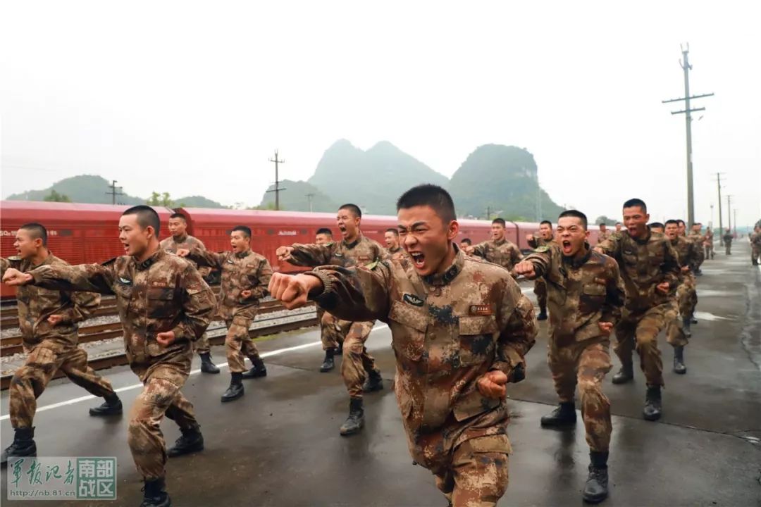 5天5夜的军列生活,兵哥哥这样过!