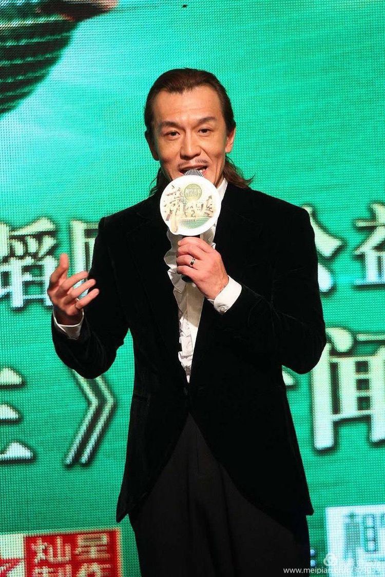 主持人李咏因癌症在美国去世,年仅50来岁,走的时候是凌晨5点20分