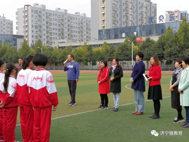 济宁市第三中学第一届亲子拓展训练