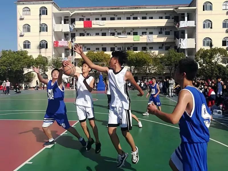 2018年弋阳县"育才杯"中学生篮球赛在育才学校举行