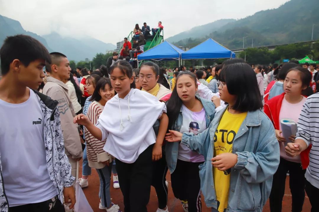 青春无畏,逐梦扬威 ——重庆市彭水第一中学校第七届学生体育节活动