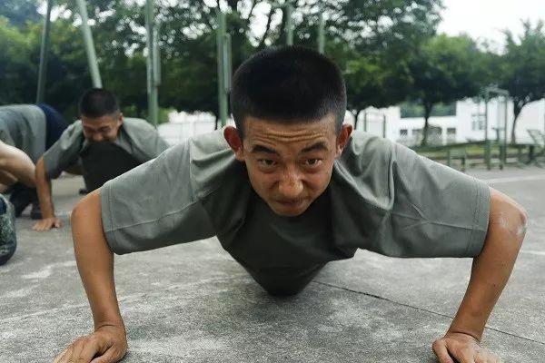 新兵董瑞强告诉自己,一定能坚持住