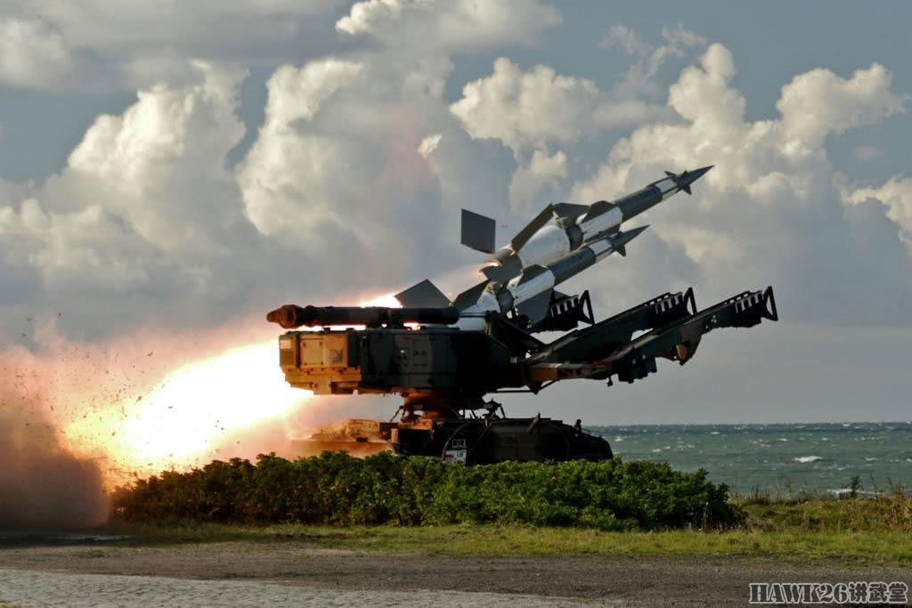 波兰s-125防空导弹发射演习 繁琐的阵地部署过程全曝光