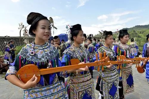 侗族经典乐器:侗族琵琶侗族美食:侗族生酸菜传统服饰▼侗族东乡族