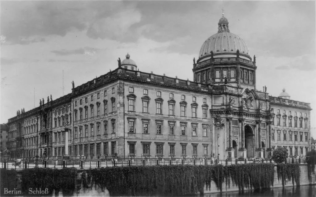 德国历史上,城市宫曾于魏玛共和国与第三帝国期间作为博物馆使用,二战