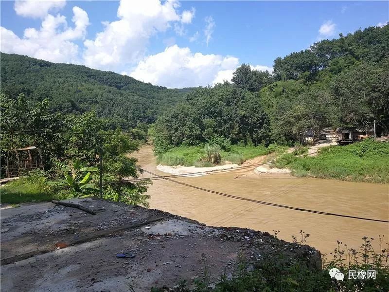 商旅随记 : 邦康,二位年轻人,盘活一个橡胶厂_佤邦