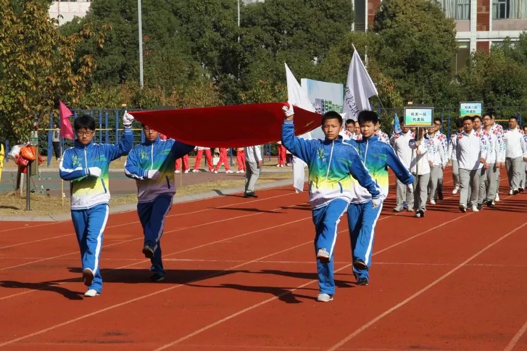 尹山湖中学的啦啦操展示为开幕式带来了遒劲刚毅和青春活力来自郭巷