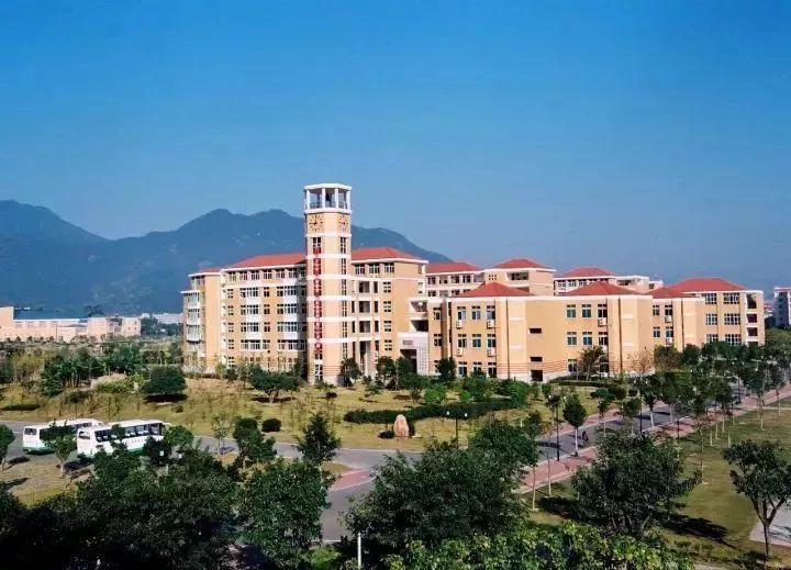 2002年,经教育部批准,福州师范高等专科学校与闽江职业大学合并