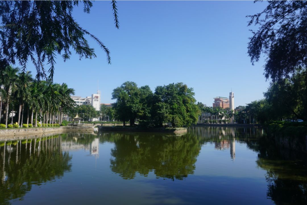 昨日2018秋季新生们出发华南理工大学本部参观学习.