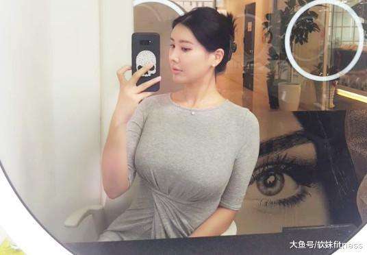 130斤的健身女身材高大而厚实要做卡戴珊第二