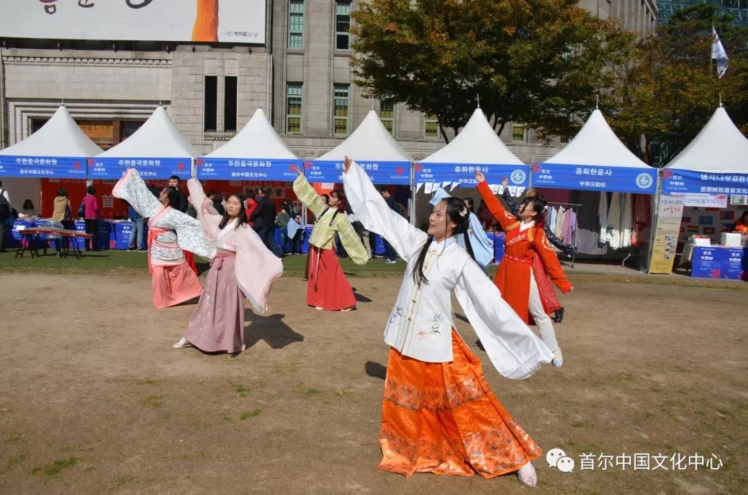 "中国日"现场的汉服舞蹈