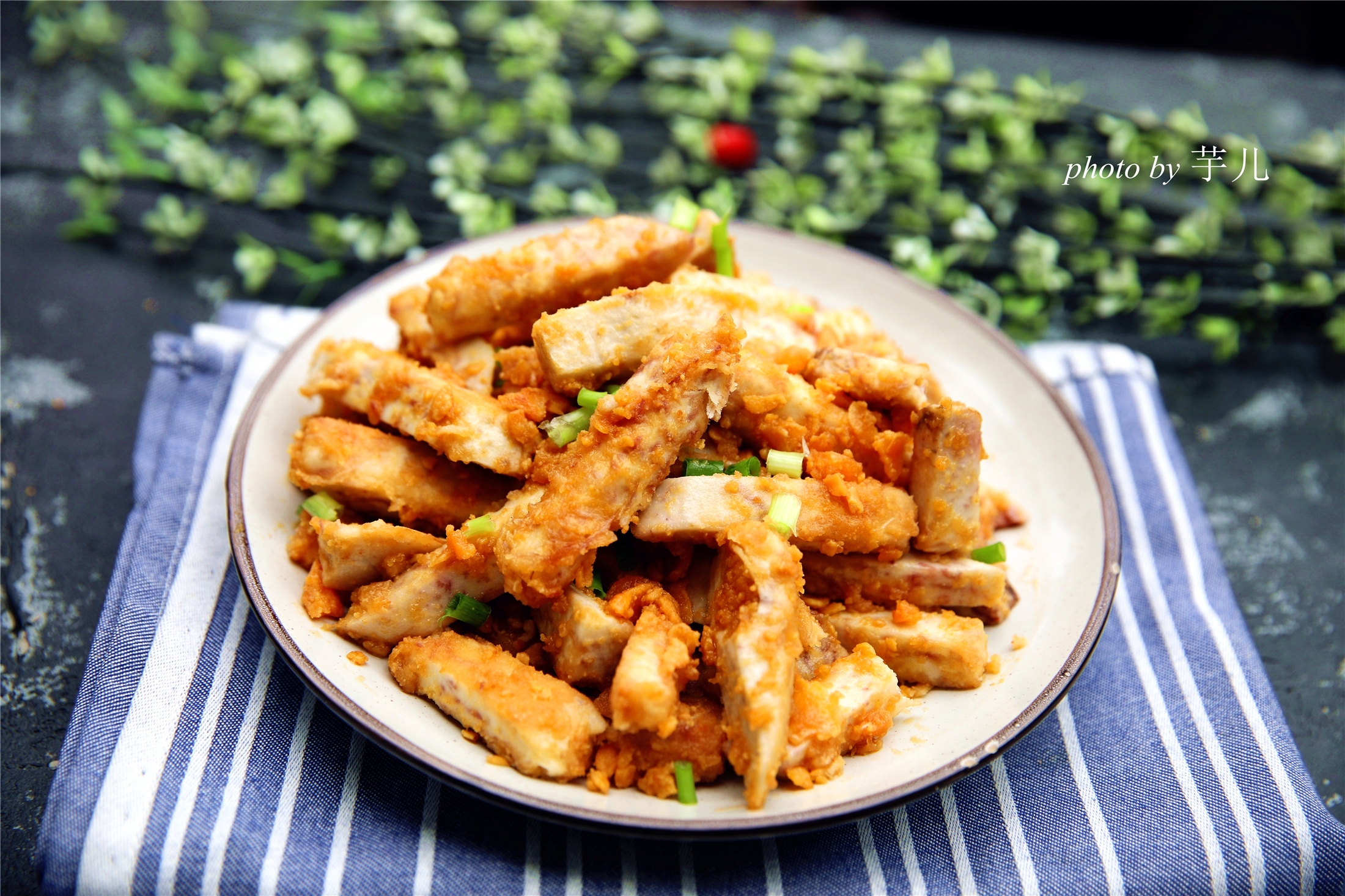 芋头加它炒,酥香软糯,美味解馋,一口一条停不了,全家都爱吃