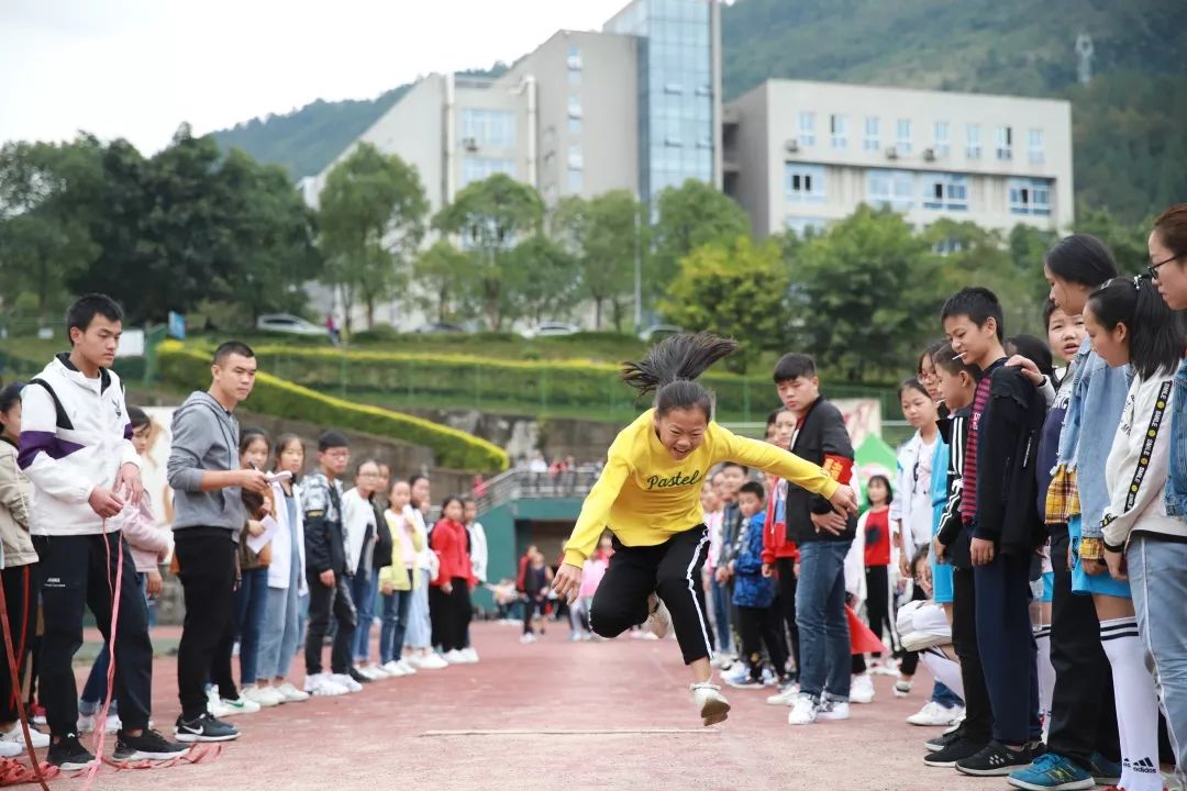 青春无畏,逐梦扬威 ——重庆市彭水第一中学校第七届学生体育节活动