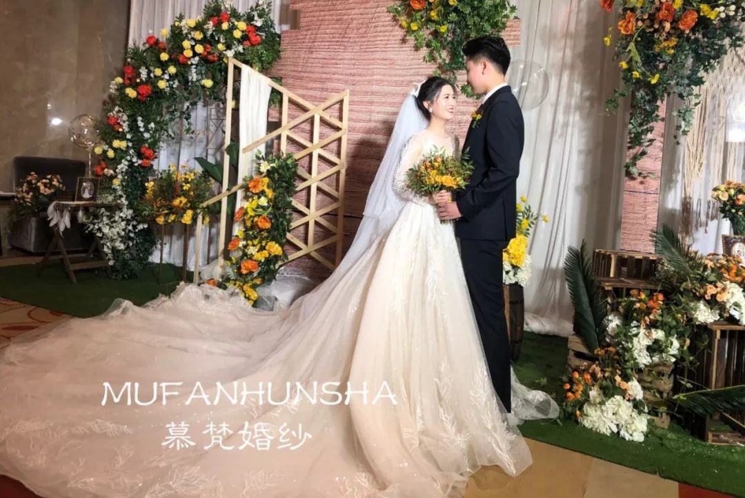 郭培高定婚纱_动漫婚纱情侣头像(3)