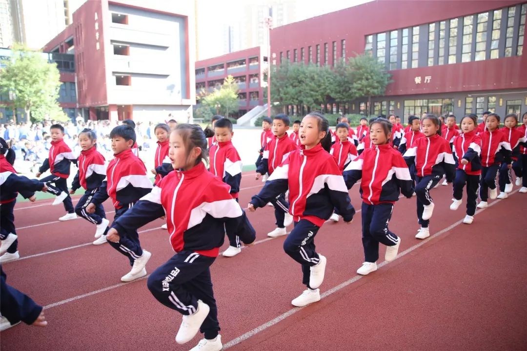 阳光体育 活力二小 ——曲江第二小学秋季达标运动会活动掠影