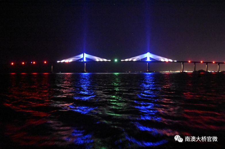 广东海事局组织南澳大桥桥梁助航标志效能验收