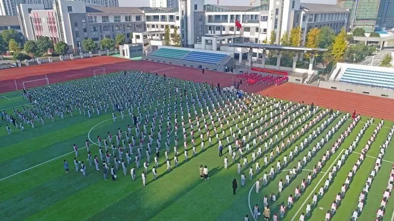 南丰小学永联校区的操场上, 同学们整齐列队, 迎接着有点不一样的