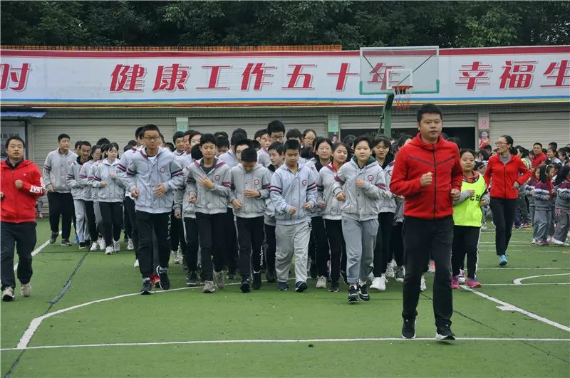 抓好校园足球 追逐足球梦想——南充市三原实验学校顺利通过全国校园