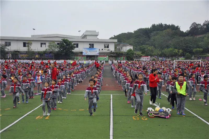 抓好校园足球 追逐足球梦想——南充市三原实验学校顺利通过全国校园