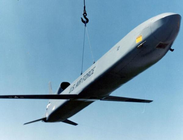 美国有528枚采用核战斗部的agm-86空射巡航导弹
