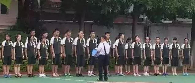 再见了,东莞校服?_学校