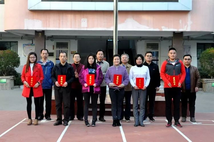 校园新闻|济南中学西校区12位"领航教师"受表彰