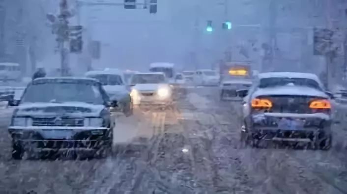 哈尔滨这场雪美炸了!贼有特色!朋友圈已