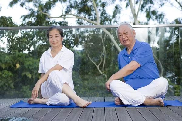 【吃出健康来】中老年人锻炼频出事,适合自己的运动,才是最好的健身