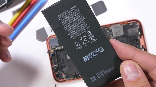 拆机iphonexr可见做工优秀 电池中国制造为啥写韩文