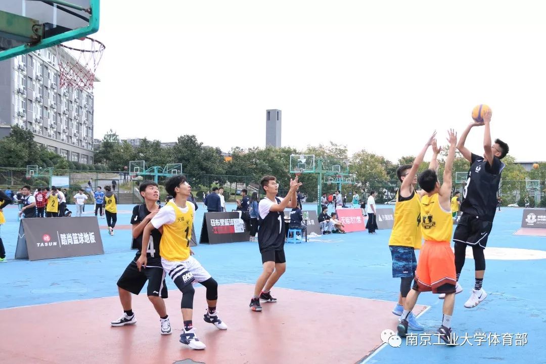 图集:2018中国大学生3v3篮球联赛南工选拔赛火热开打!