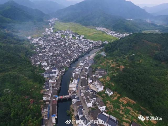 江西婺源浙源乡凤山村全貌(金庸祖居地)