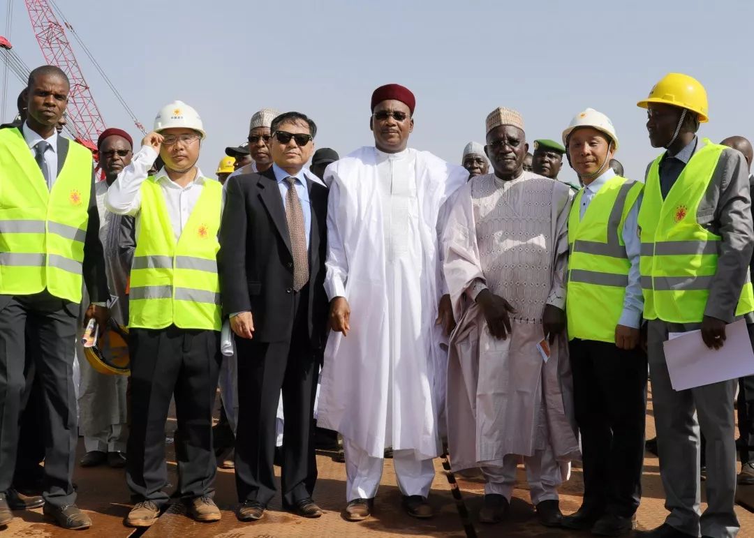 尼日尔总统伊素福视察援尼日尔第三大桥项目