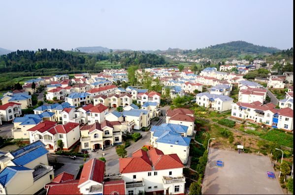 官塘新村一期院落采取"小规模,组团式,微田园,生态化"建设模式,按照