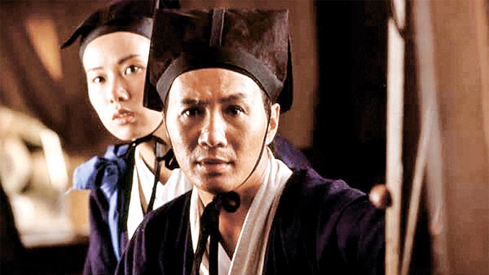 许冠杰在电影饰演令狐冲,更因此拥有一首经典歌曲《沧海一声笑》.