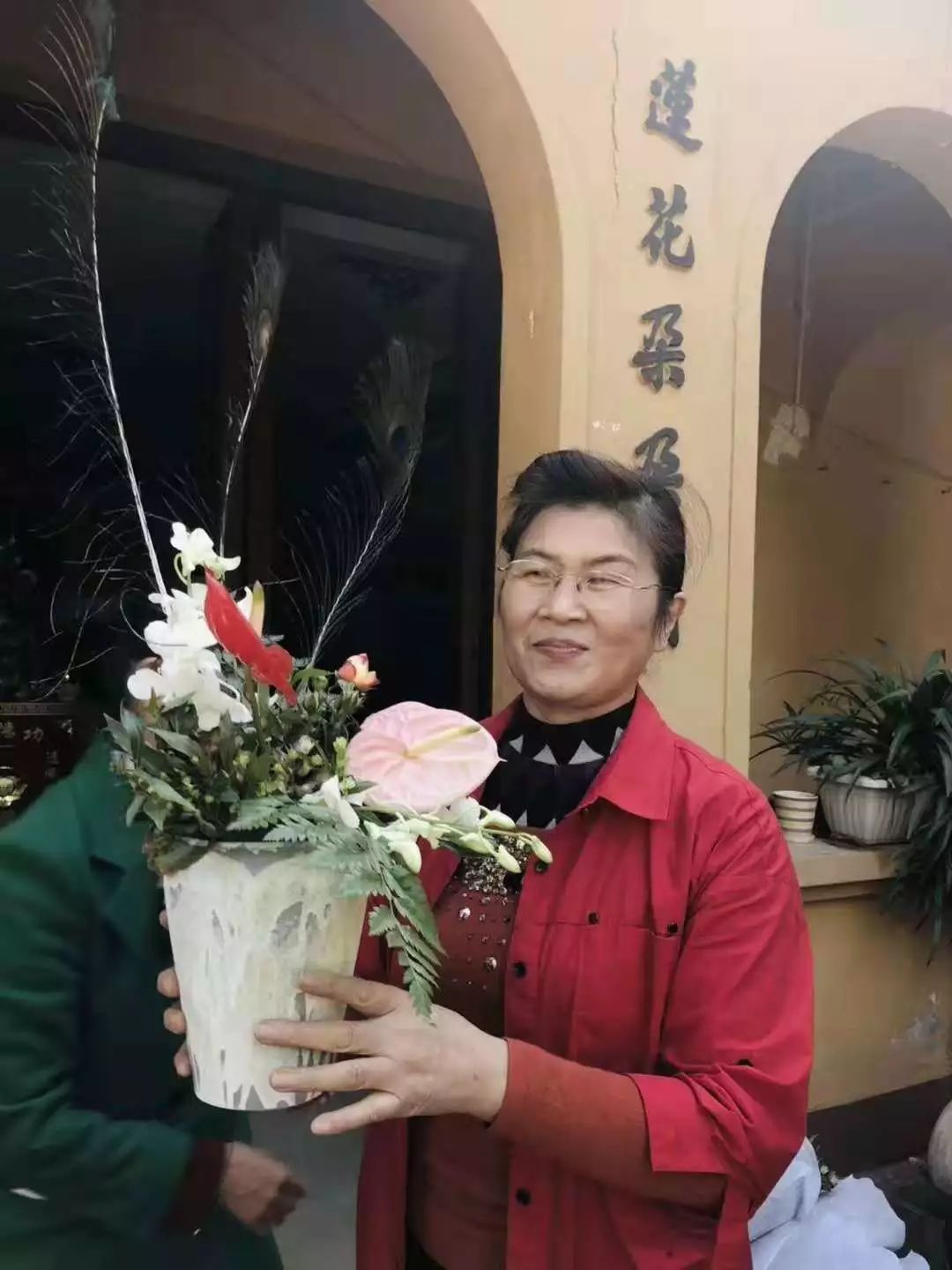 献花供佛庄严相好安国寺佛前献花农历九月十九丨恭迎观音菩萨出家纪念