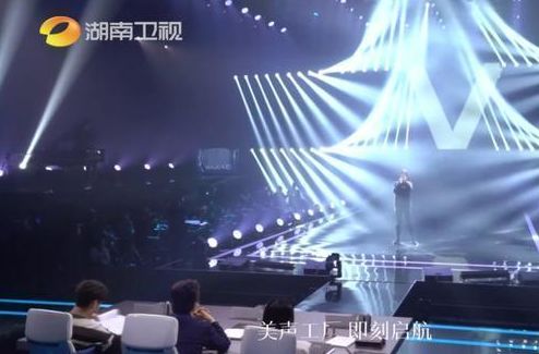湖南衛視推出歌唱新綜藝，場景奢華霸氣，29歲的劉憲華做導師！ 娛樂 第3張