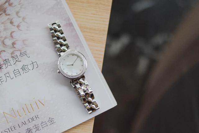 小米有品首款女士石英腕表,瑞士进口机芯+50米生活防水