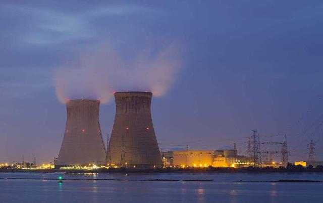 为什么所有的核电站都要建在海边？