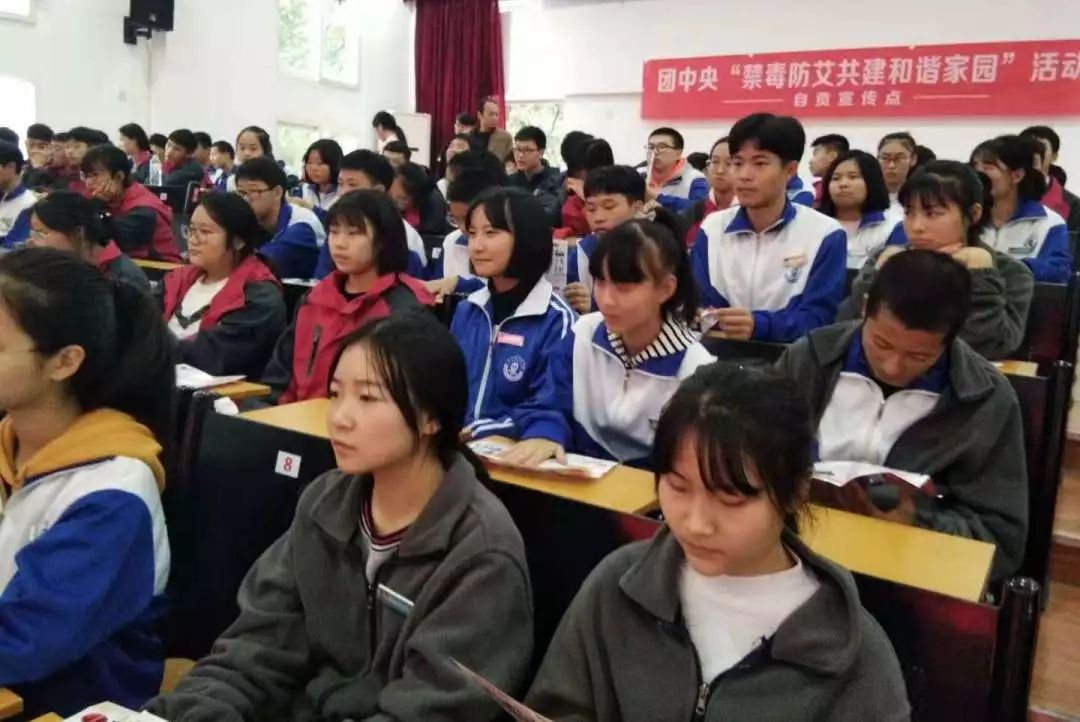 自贡江姐中学副校长钟强说:在当代社会,我们青少年对毒品的识别性和