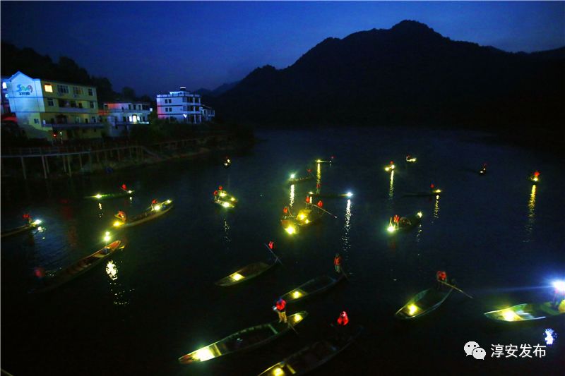 天呐 千岛湖面惊现几十艘船 原来 鱼儿