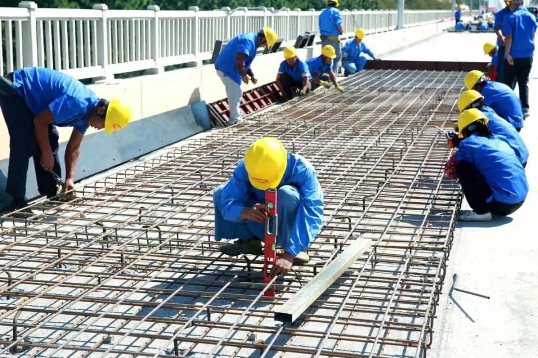 广德路基段轨道板底座施工