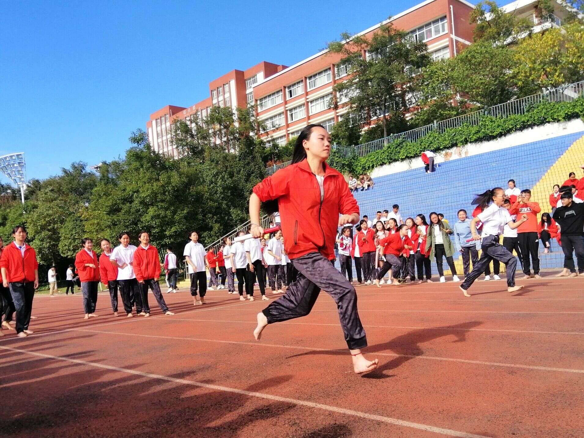 云南经济管理学院:初冬里的"赤足运动会"