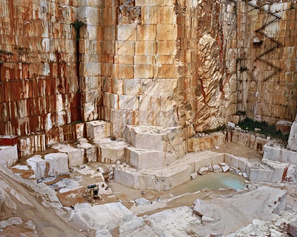 ▼edward burtynsky-《quarries 采石场》系列