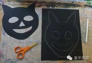 黑猫窗贴 准备材料:黑色卡纸,彩色透明纸,胶水,画笔,拷贝纸等.