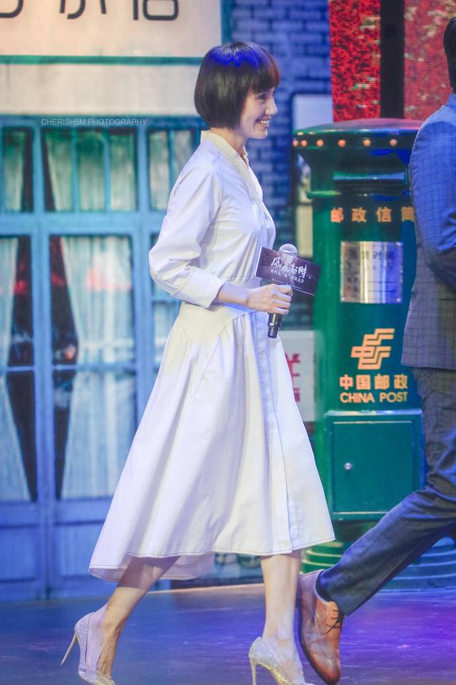 當袁泉與秦嵐撞衫同款白色長裙，終於明白了氣質到底有多重要 時尚 第6張