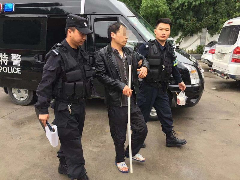 【安全感满意度双提升 】盲人迷路街头 网格民警救助